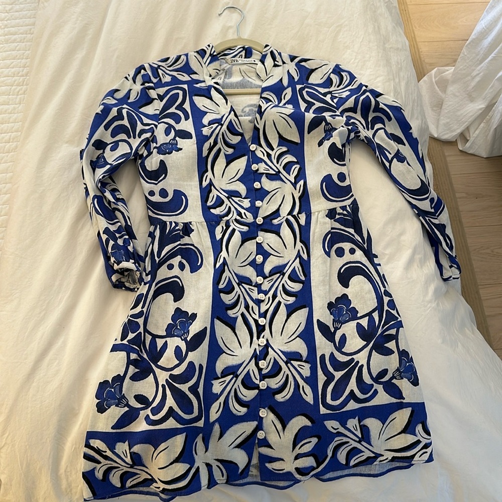 Blue Zara printed dress in XS.